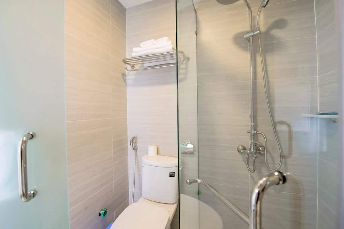 Shower, free toiletries, hair dryer, slippers