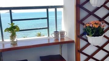 An's Houze Condo | Minibar, in-room safe, desk, WiFi (free)