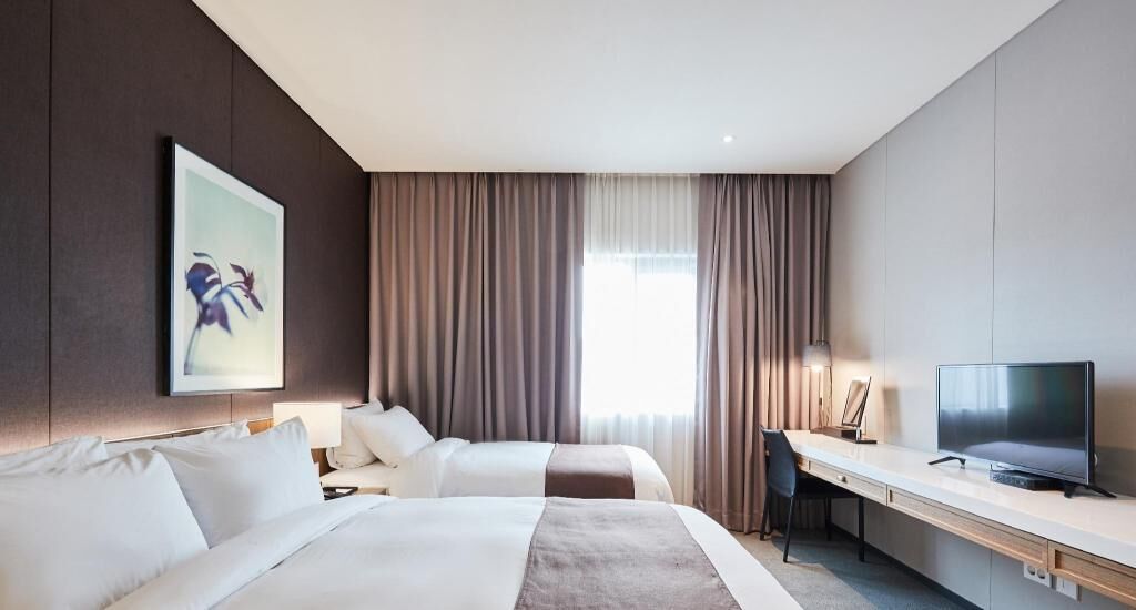 Hochwertige Bettwaren, Minibar, Zimmersafe, Verdunkelungsvorhänge