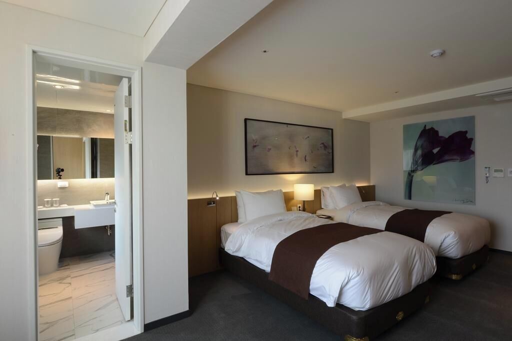 Hochwertige Bettwaren, Minibar, Zimmersafe, Verdunkelungsvorhänge