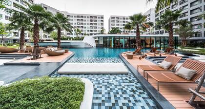 Gfeel,F2. BTS sukhumvit, WIFI Pool GYM