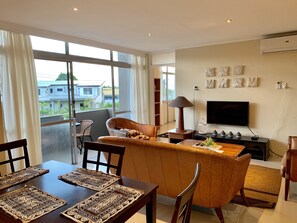 City Apartment, 3 Bedrooms | Living area