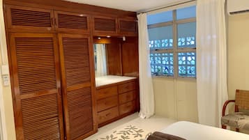City Apartment, 3 Bedrooms | 3 bedrooms, iron/ironing board, WiFi