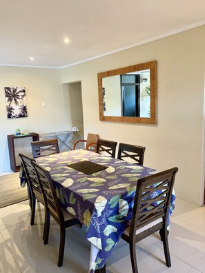 House, 3 Bedrooms | In-room dining