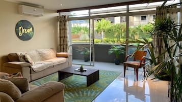 House, 3 Bedrooms | Living area