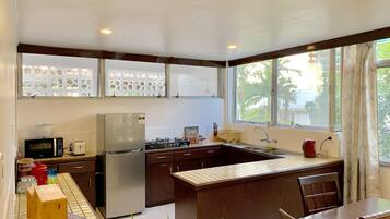 House, 2 Bedrooms | Private kitchen | Full-size fridge, microwave, stovetop, electric kettle