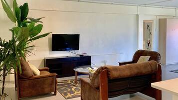 House, 2 Bedrooms | Living area | Flat-screen TV