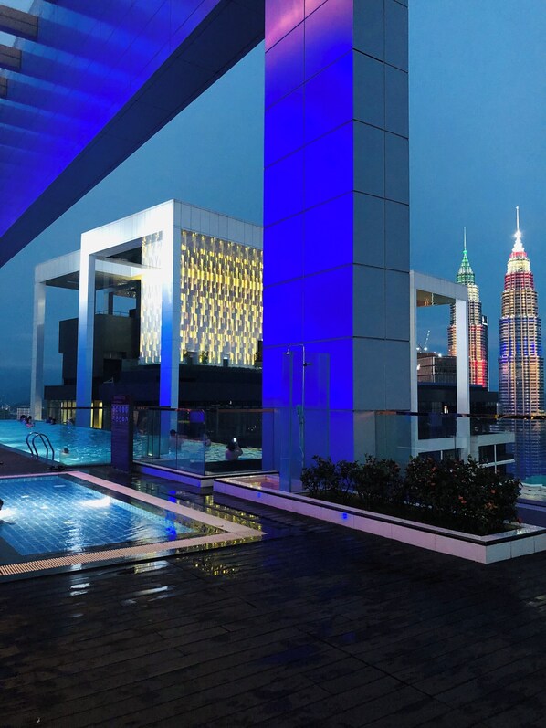 Outdoor pool, open 10:00 AM to 10:00 PM, pool loungers - Platinum Service Suites KLCC (Kuala Lumpur)