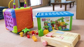 Cottage with Toy box | Room amenity