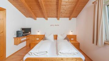 1 Schlafzimmer, Zimmersafe, Schreibtisch, Reisekinderbett