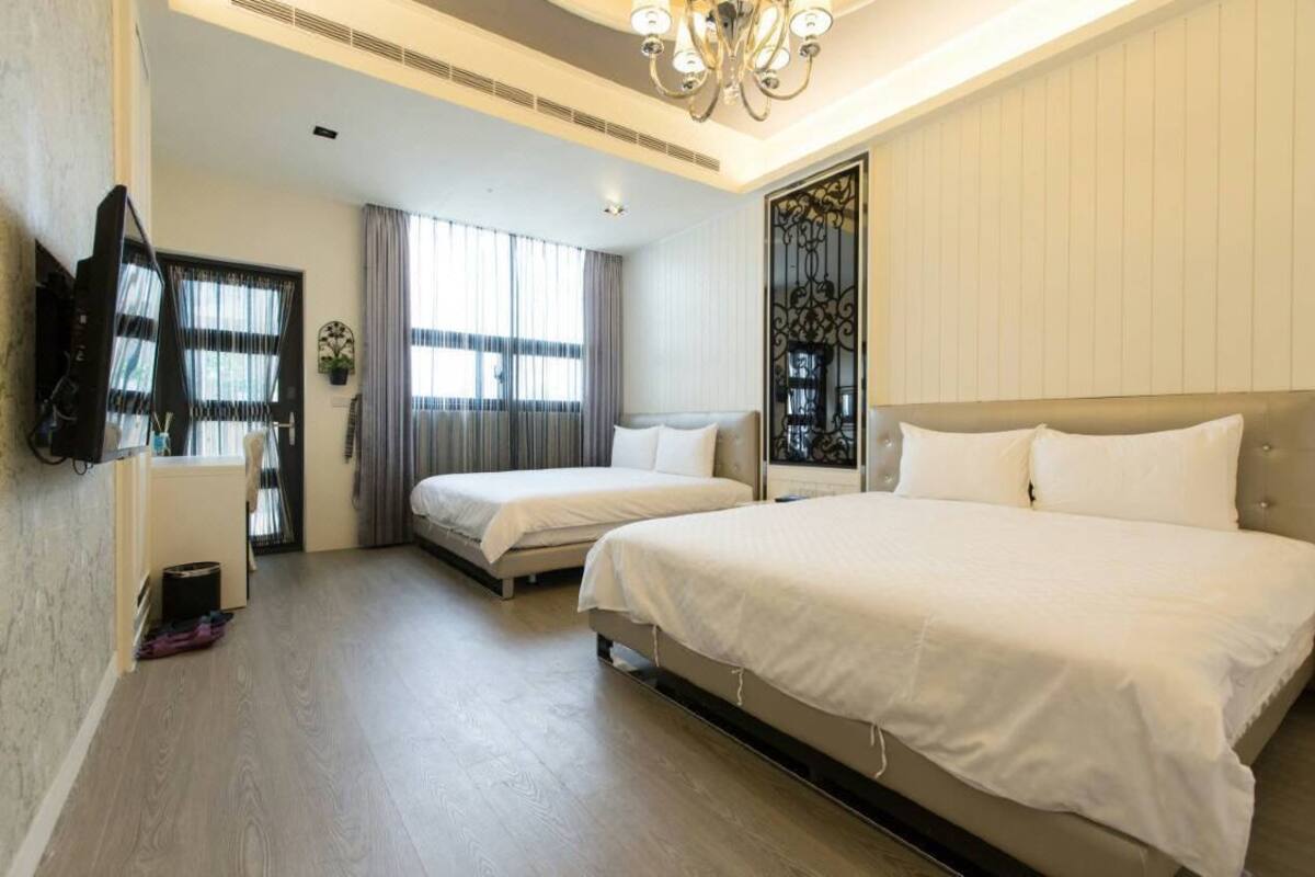 Decoración personalizada, escritorio y ropa de cama