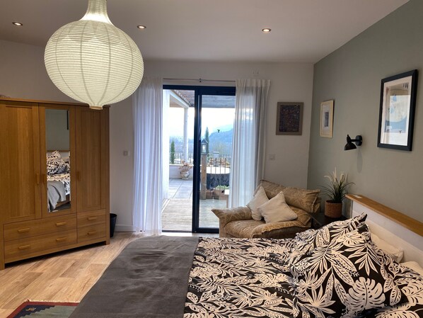 4 bedrooms, iron/ironing board, travel cot, free WiFi