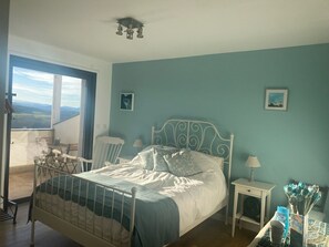 4 bedrooms, iron/ironing board, travel cot, free WiFi