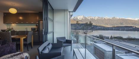 Apartment, 2 Schlafzimmer, Kamin, Bergblick | Balkon