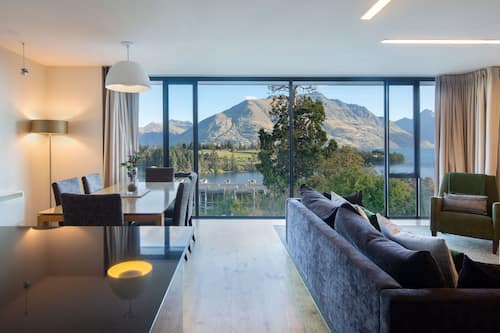 Apartment, 3 Bedrooms, Lake View | Living area