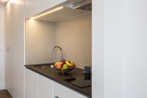 Een magnetron, een waterkoker