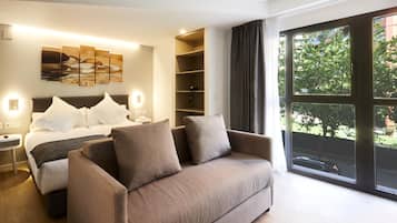 Superior Double Room | Minibar, in-room safe, desk, laptop workspace