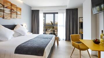 Minibar, in-room safe, desk, laptop workspace