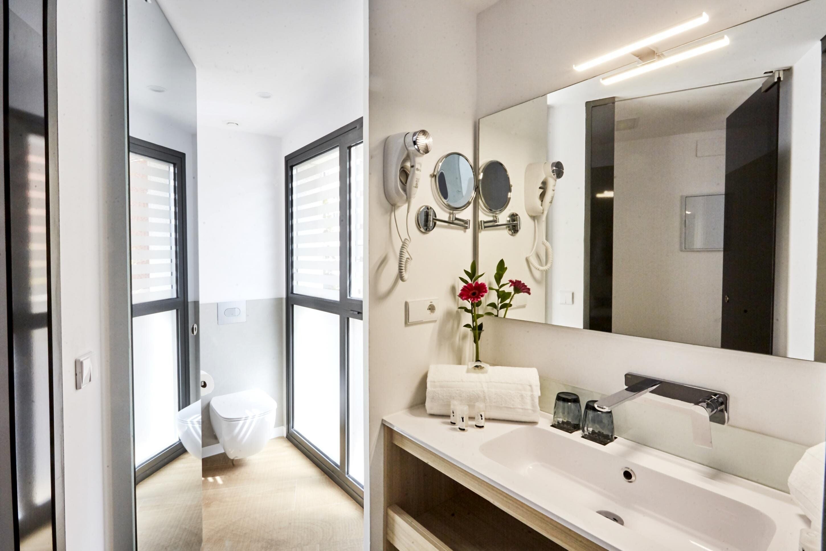 studio, jetted tub | bathroom | free toiletries, hair dryer, towels, soap