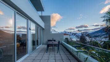 Apartment, 2 Bedrooms, 2 Bathrooms, Mountain View | Balcony