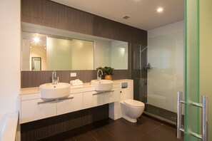 Apartment, 2 Bedrooms, 2 Bathrooms, Mountain View | Bathroom | Shower, eco-friendly toiletries, hair dryer, heated floors - Kent Street Apartments Element Escapes (Queenstown)