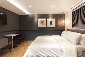 Standard Double Room | Ruang kerja komputer riba, kalis bunyi, Wi-fi percuma, cadar katil 