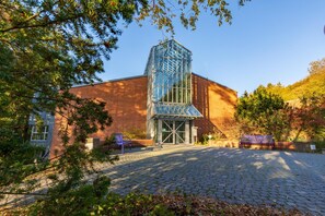 المنشأة من الخارج