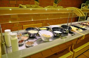 Buffet breakfast for a fee on weekdays - Wilhelm-Kempf-Haus (Wiesbaden)
