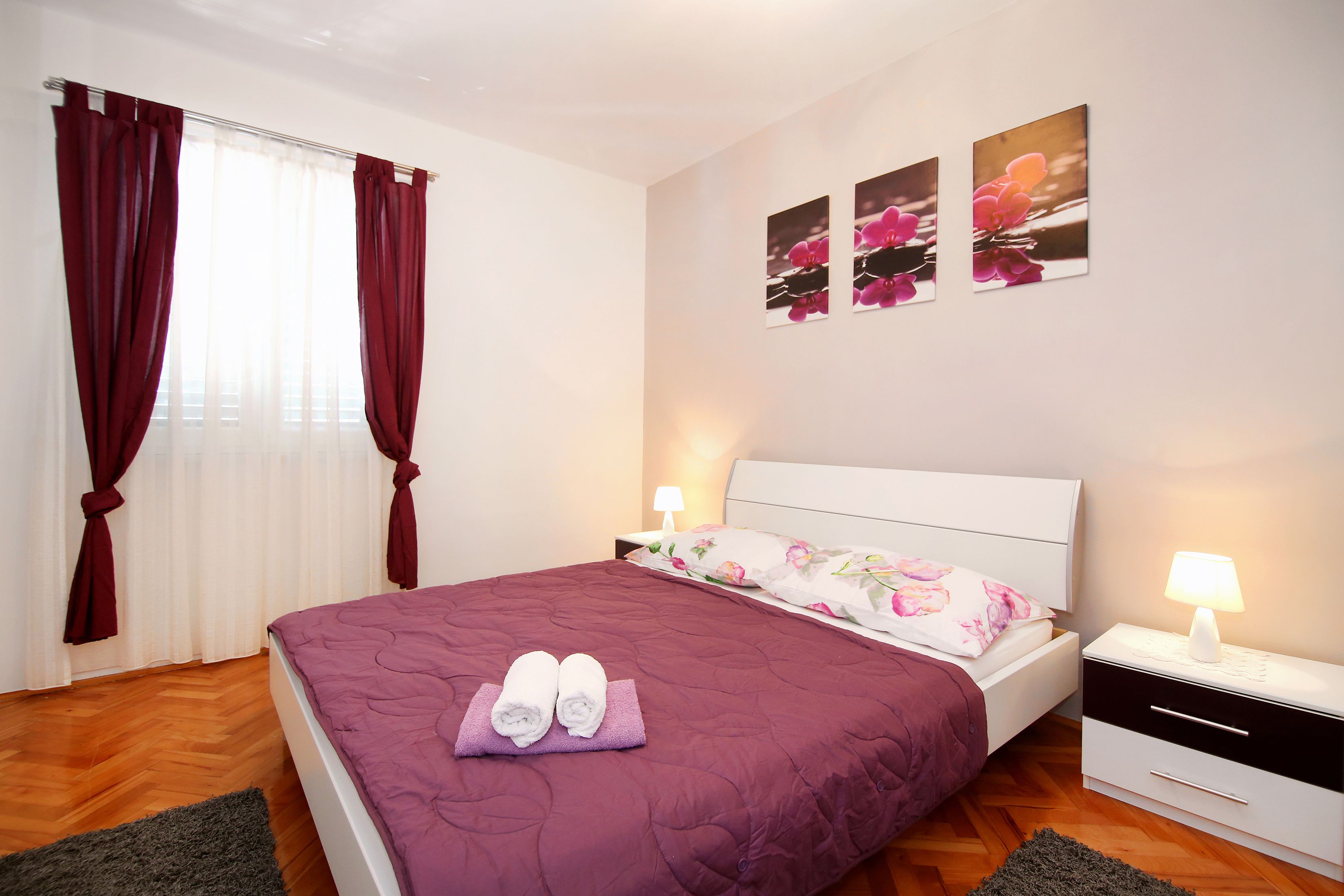 Ferienhaus, 4 Schlafzimmer, eigener Pool | 4 Schlafzimmer, Schreibtisch, schallisolierte Zimmer