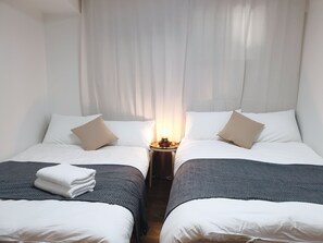 FULL HOUSE - Myeongdong Sky Castle House (Seoul)