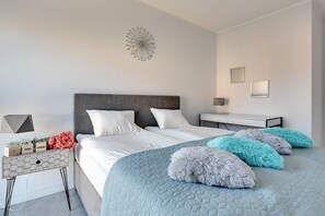 Deluxe-huoneisto, 1 parisänky ja vuodesohva, jokinäköala | 1 makuuhuone, egyptinpuuvillaiset lakanat, ylelliset vuodevaatteet
