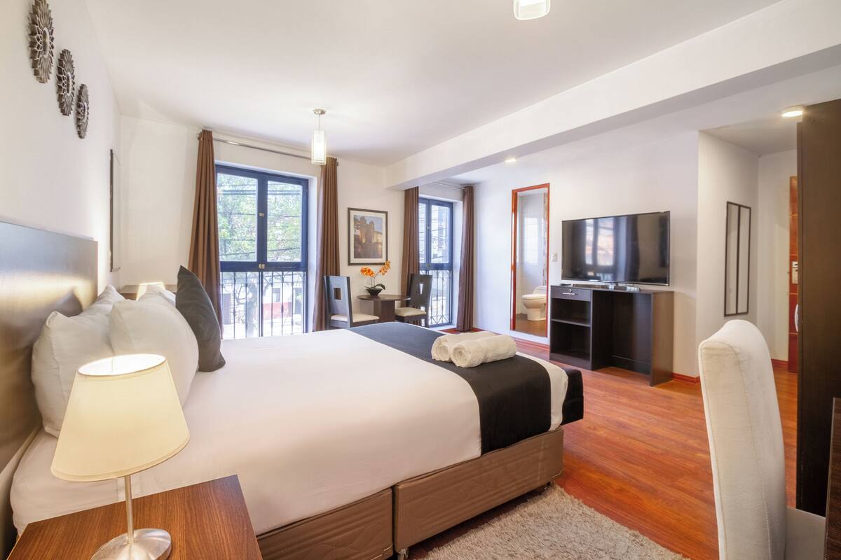 Exclusive Suite (Jacuzzi) | Desk, laptop workspace, blackout drapes, iron/ironing board