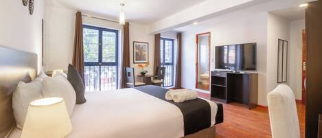 Exclusive Suite (Jacuzzi) | Desk, laptop workspace, blackout drapes, iron/ironing board