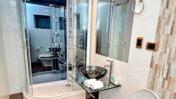 Suite Exclusive, bain Ă remous | Douche de la salle de bain
