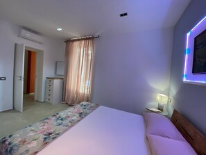 1 chambre, fer et planche à repasser, lit parapluie, Wi-Fi gratuit