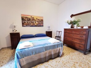 1 chambre, fer et planche à repasser, Wi-Fi, draps fournis