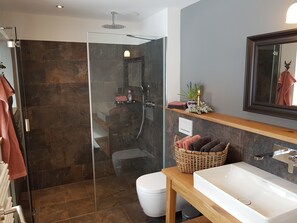 Apartment (Kaiserwinkl) | Badezimmer | Haartrockner, Handtücher