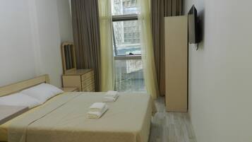 Laptop workspace, soundproofing, iron/ironing board, free WiFi