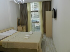 Laptop workspace, soundproofing, iron/ironing board, free WiFi - Subtropic Apartments (Batumi)