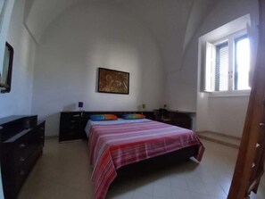 2 Schlafzimmer, Schreibtisch, Bügeleisen/Bügelbrett, Bettwäsche