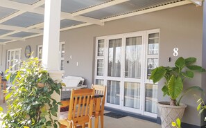 Basic Twin Room | Teres/patio