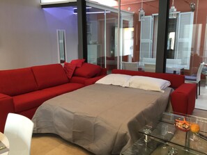 1 slaapkamer, een strijkplank/strijkijzer, wifi, beddengoed