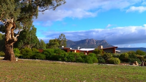 Luxury Villa | Property grounds - Meringa Springs (Wartook)