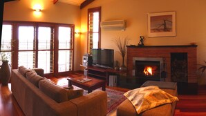 Luxury Villa | 1 bedroom, in-room safe, desk, laptop workspace - Meringa Springs (Wartook)