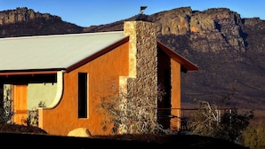 Luxury Villa | Property grounds - Meringa Springs (Wartook)