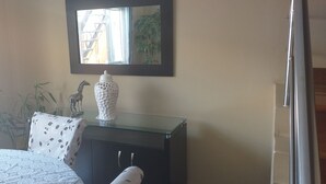 Departamento clásico, 2 camas matrimoniales | Servicio a la habitación