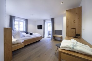 Loft (FLÖSSERTOCHTER) | Caixa forta a l'habitació, decoració individual i mobiliari individual 