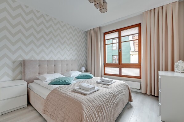 Leilighet – comfort, 2 soverom, balkong (6 people) | Individuelt dekorert, individuelt innredet og strykejern/-brett