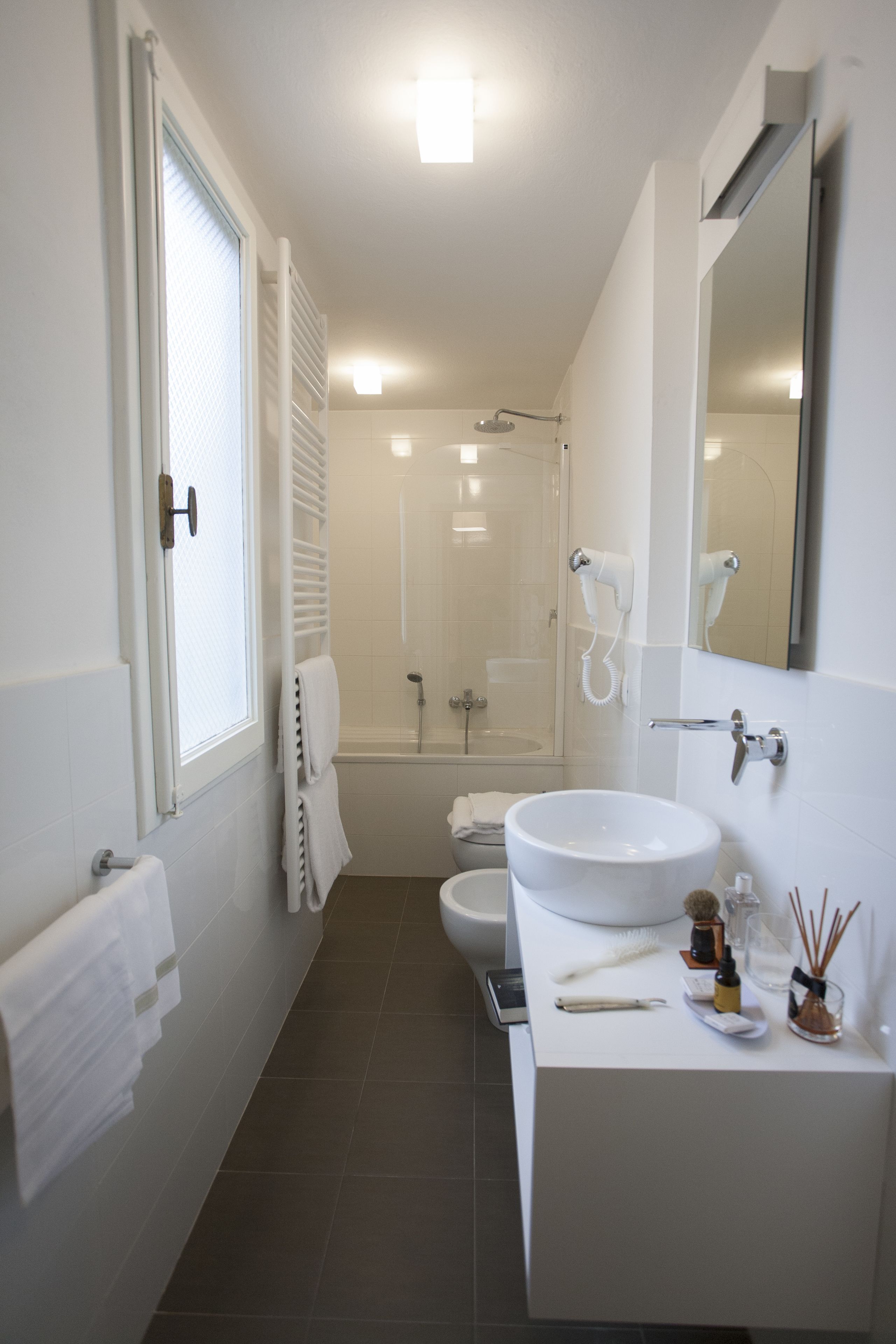 twin room | bathroom | shower, free toiletries, hair dryer, bidet