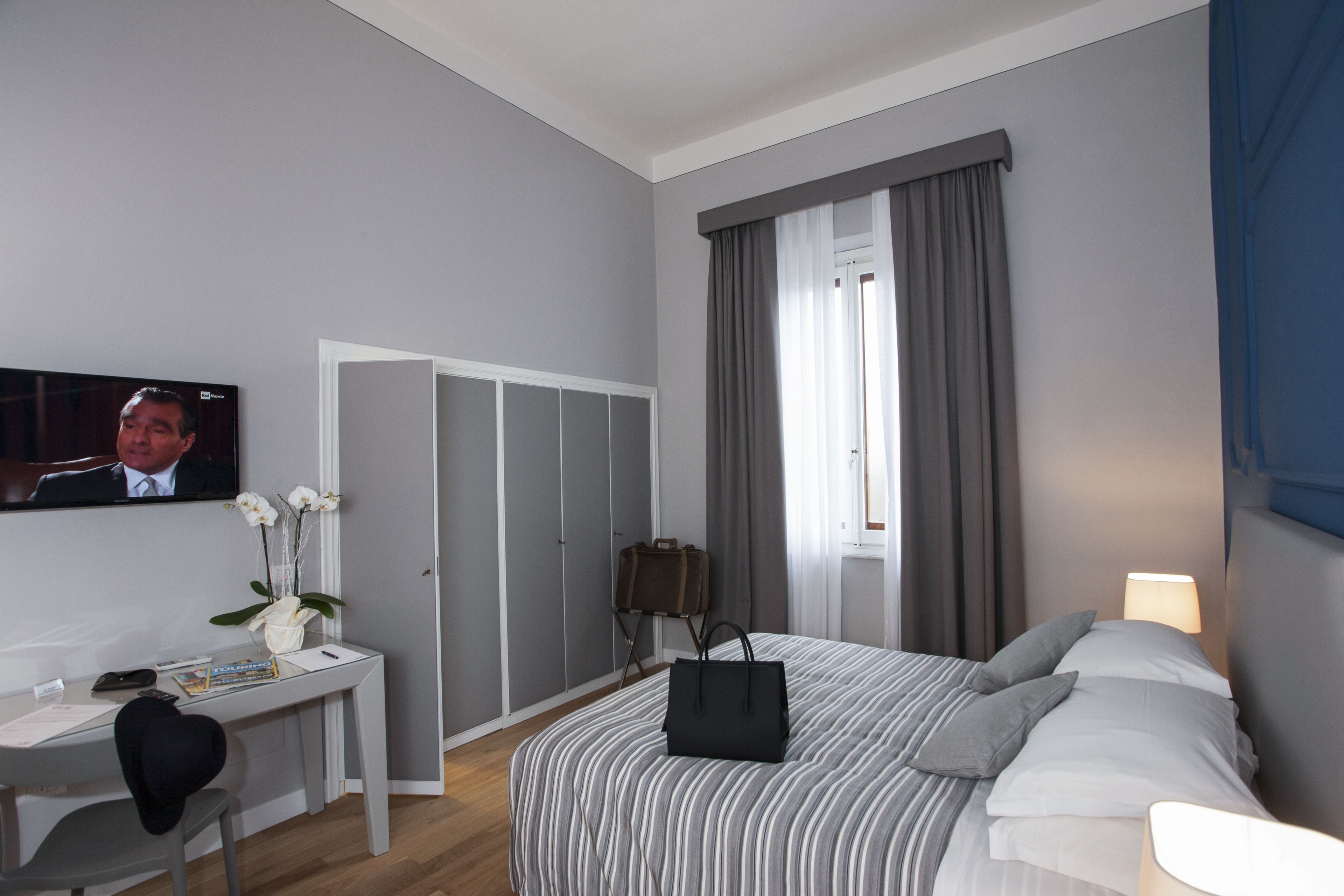 Superior Double Room | Minibar, in-room safe, desk, blackout drapes